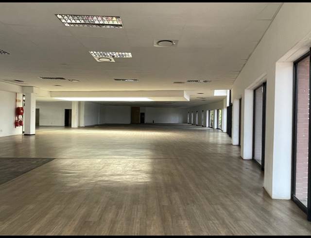 1,296M² OFFICE TO LET IN RIVONIA
